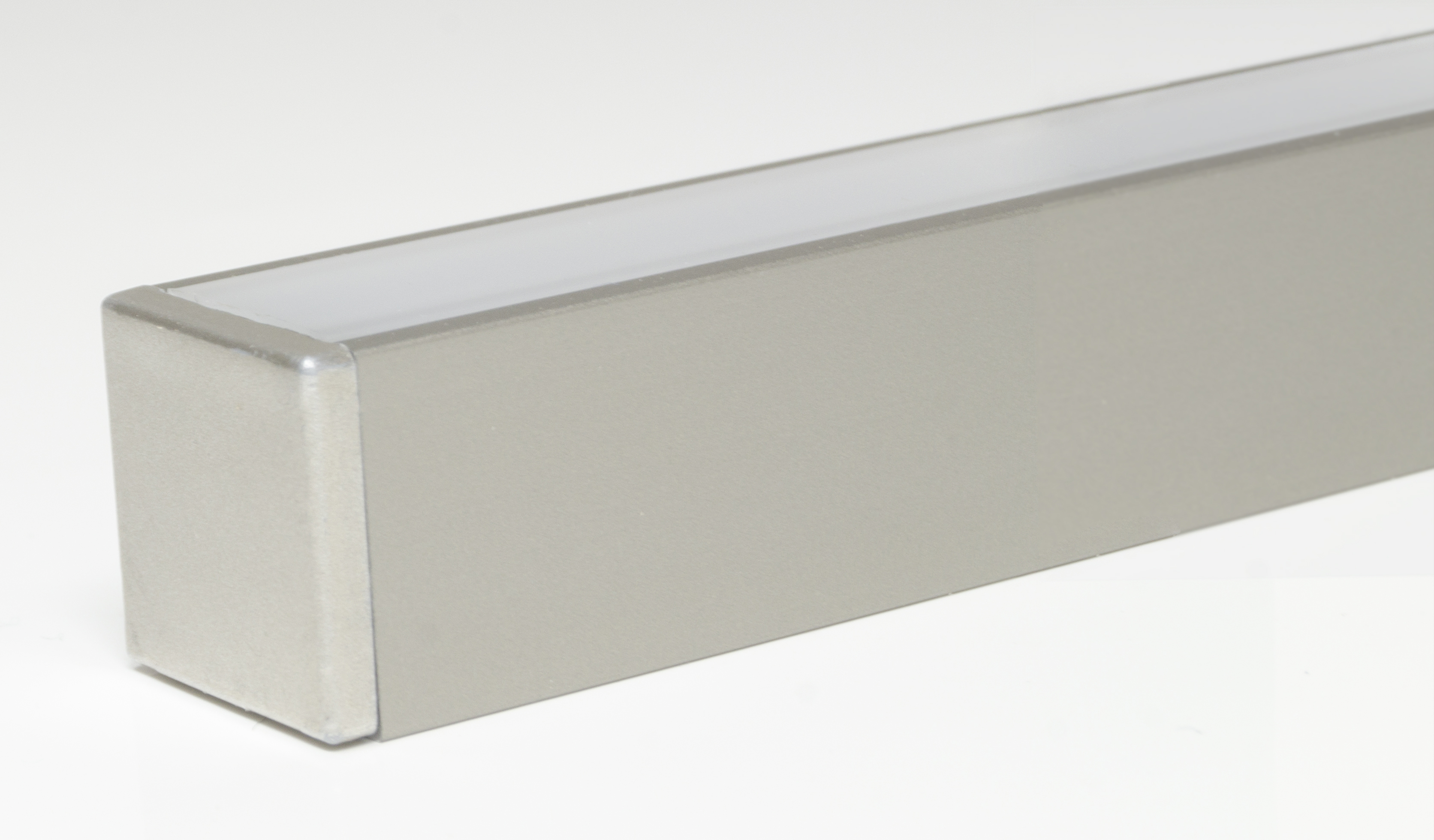 Bali (Artikelnummer 2000329) + Abdeckprofil (Artikelnummer 2000324) + Endkappenset + Befestigung (Aluminium) (Artikelnummer 2000330)